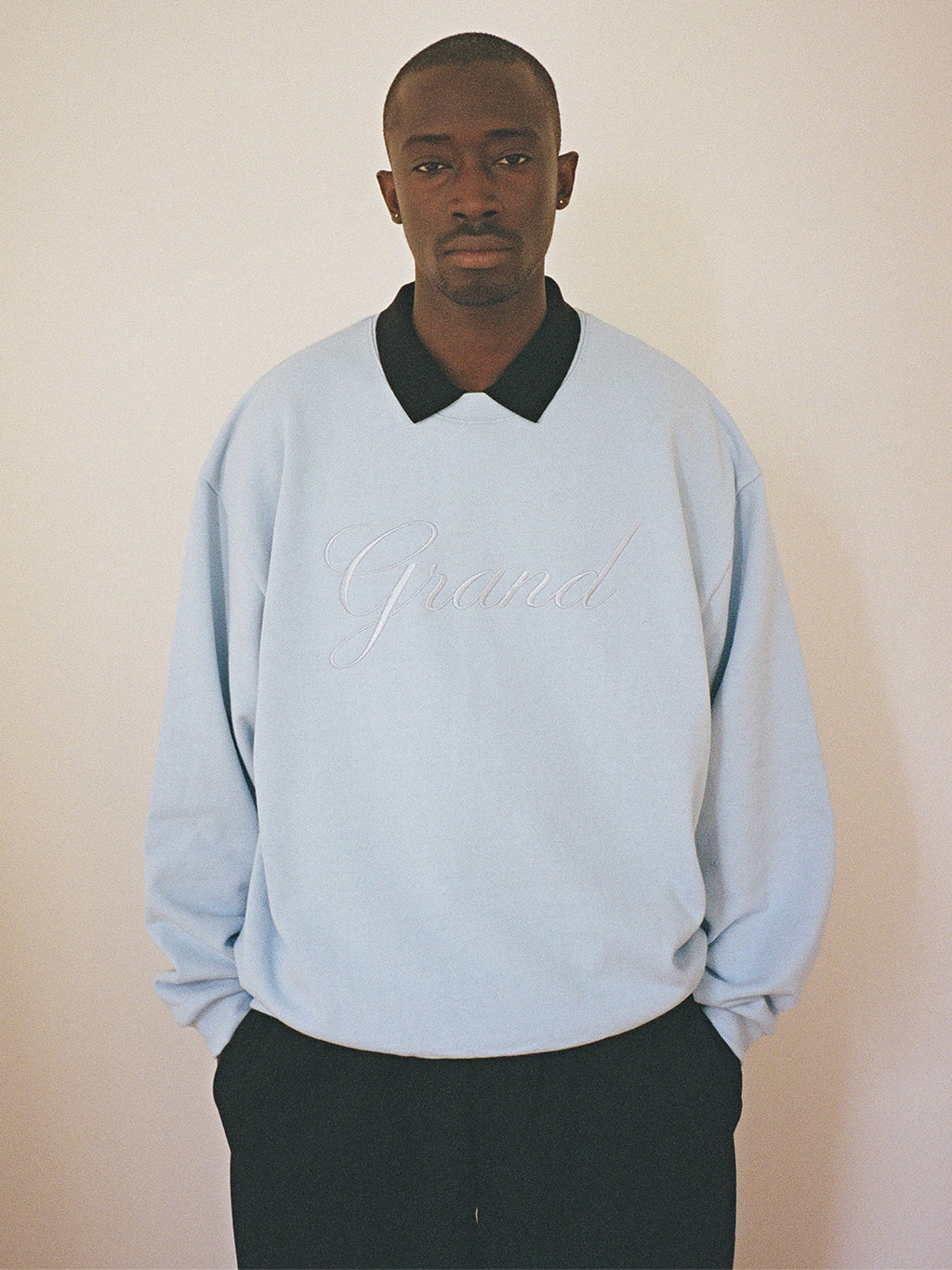 EMBROIDERED CREWNECK POWDER BLUE