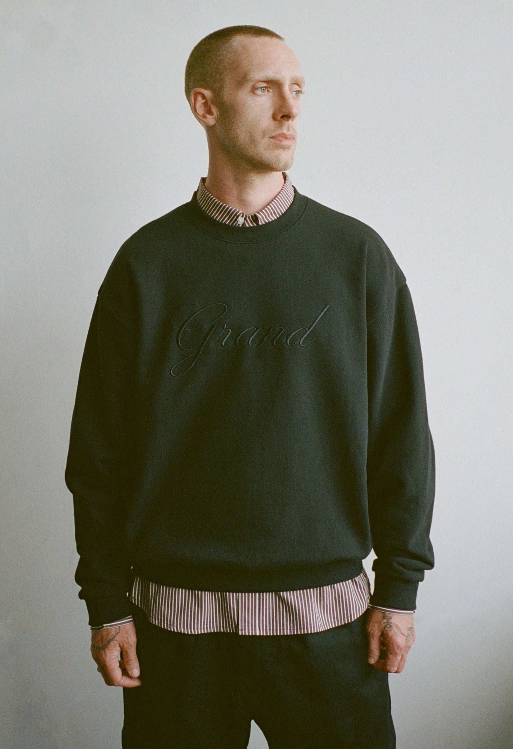EMBROIDERED CREWNECK BLACK