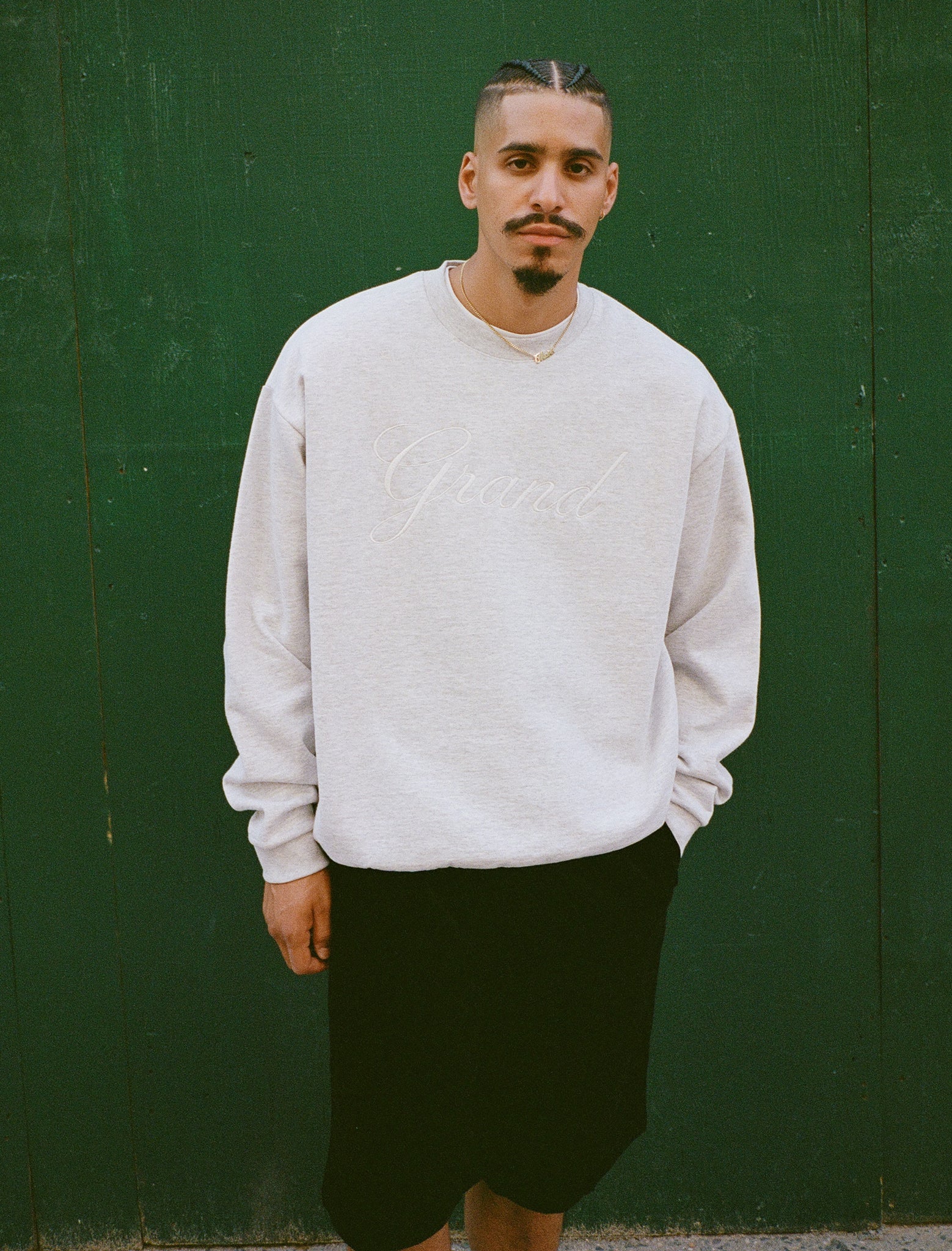 Embroidered Crewneck Ash Grey
