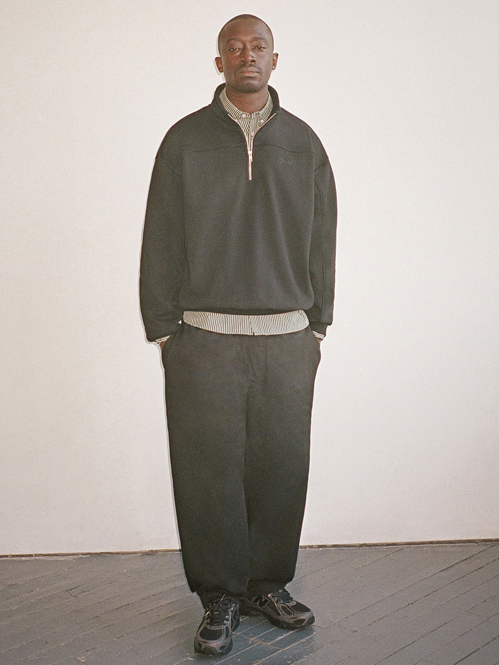 QUARTER ZIP SWEATSHIRT BLACK