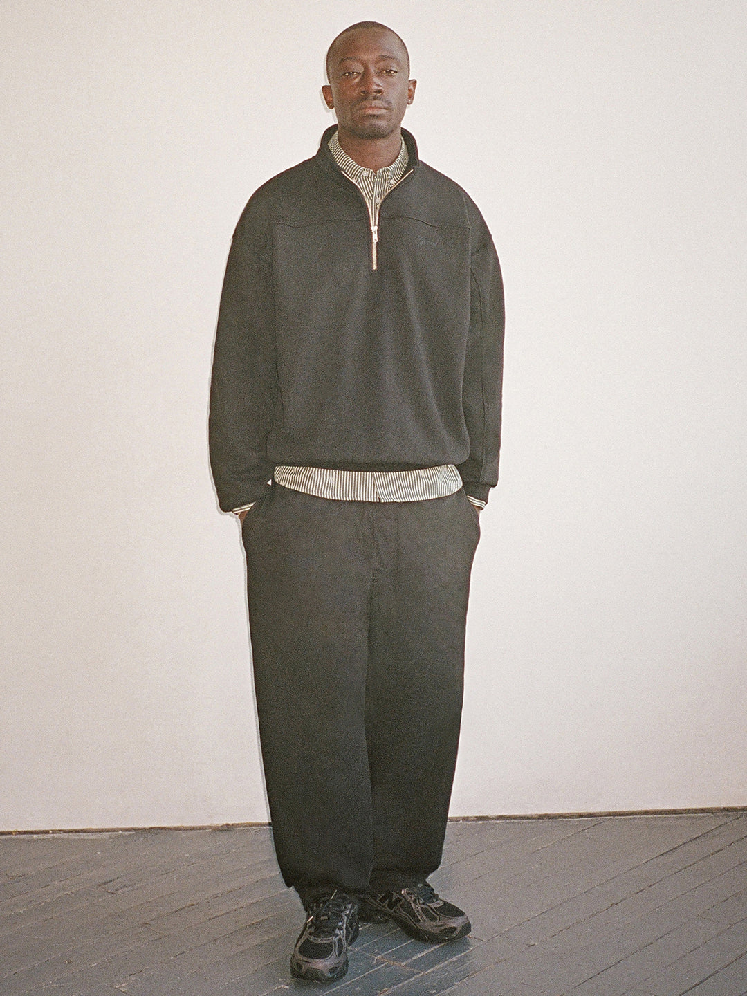 QUARTER ZIP SWEATSHIRT BLACK